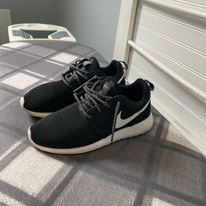 Nike Roshe One Womens Size 7